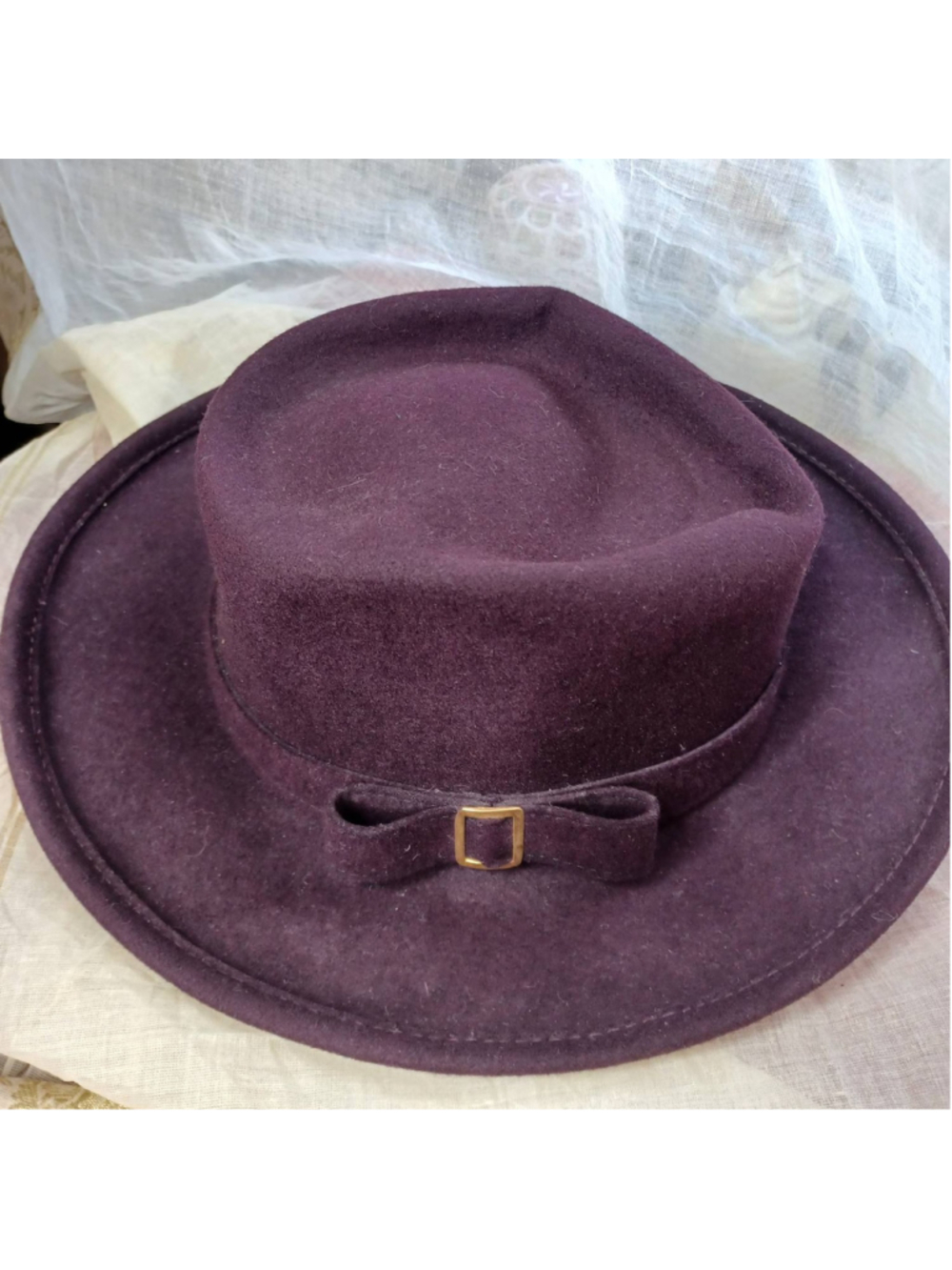 Women's vintage wool aubergine hat made by Augus to